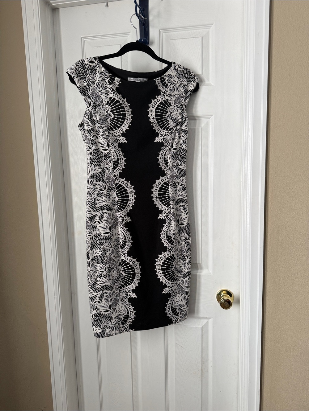 Maggy London Black and White Lace-Pattern Cap Sleeve Sheath Dres